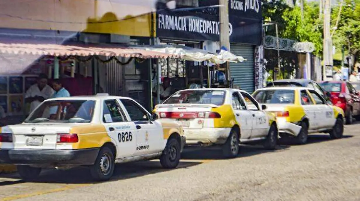 Taxis rumbo a pie de la cuesta